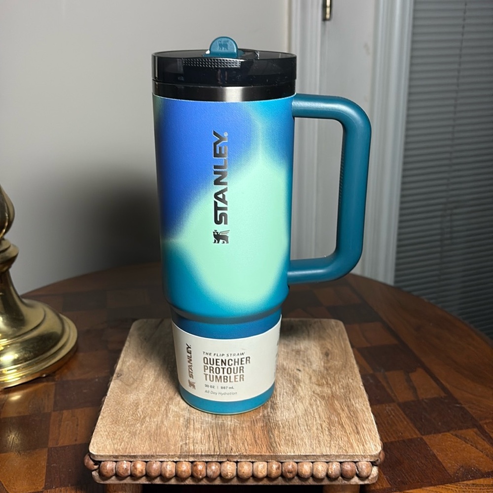 30 oz Quencher Protour tumbler multicolor